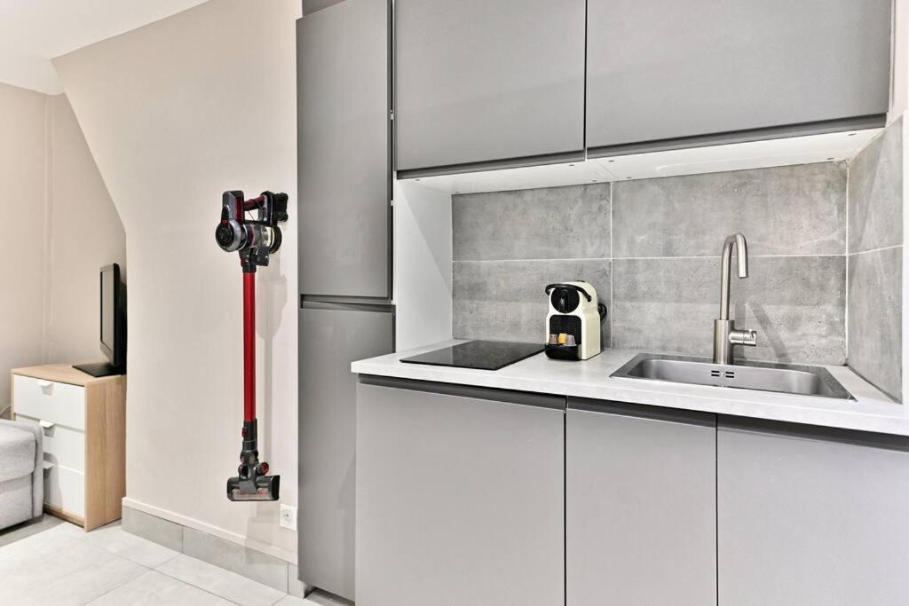 Studio Confortable Au Coeur Du Quartier Sentier Apartment